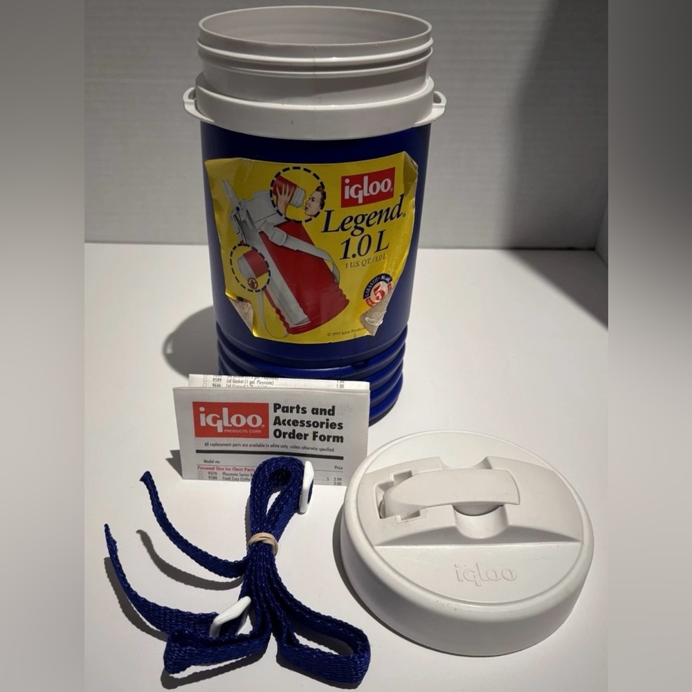 Vintage 1995 Igloo Ledgend Flip Spout Drink Cooler Jug 1L - New